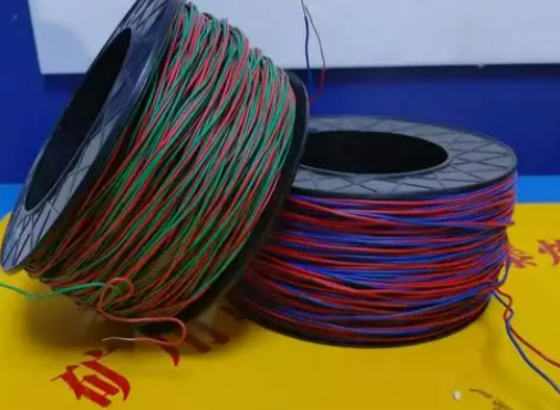 白水放炮线的主要材质有哪些？不同材质的适用场景有何区别？
