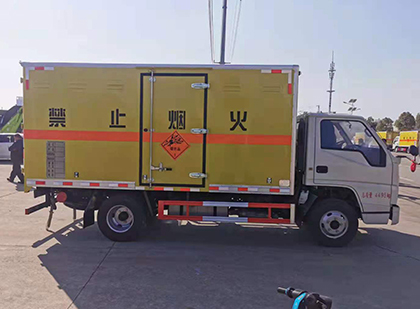 白水爆破器材运输车工人安全操作规范与智能技术保障